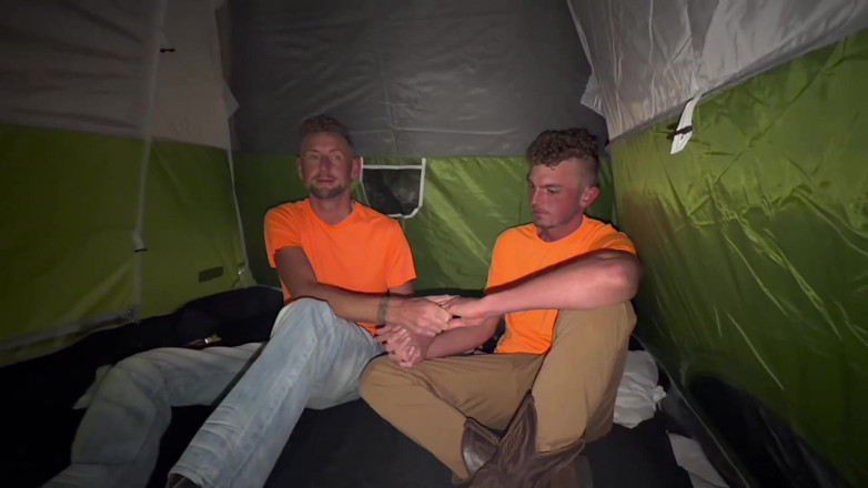 BreedinBros: Campeggio senza preservativo: gay per pagare Pt 1