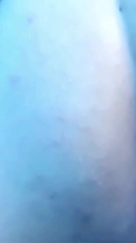 Trans menina Emma Ink rola em um pau grande e geme alto