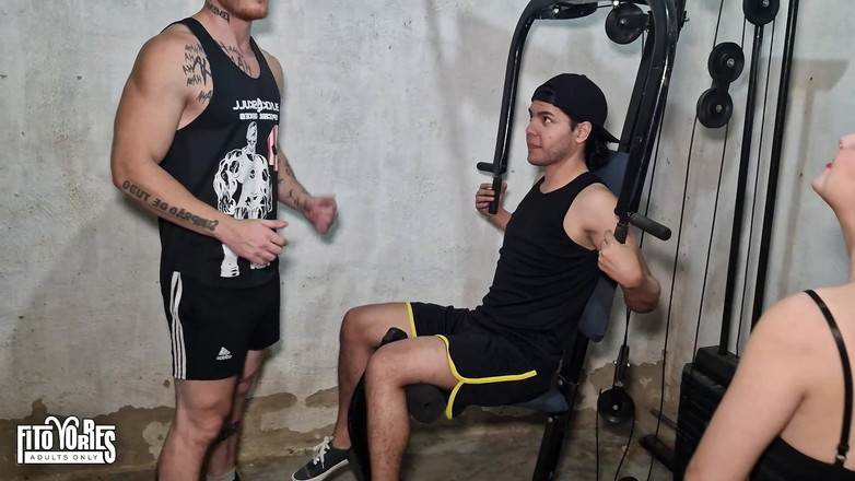 Fito torres films: Kişisel antrenör üvey kız kardeşimi yedi ve ben spor salonunda