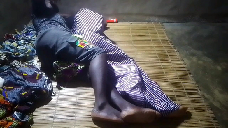 Sex tatie dessi: Un beau-père et sa belle-fille baisent