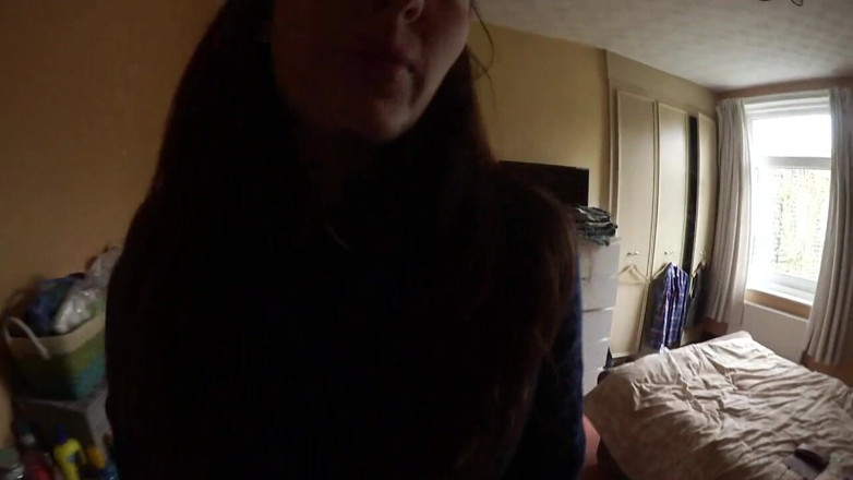 SophiaSmithUK: Agent nieruchomości bierze dip w pełni ubrany