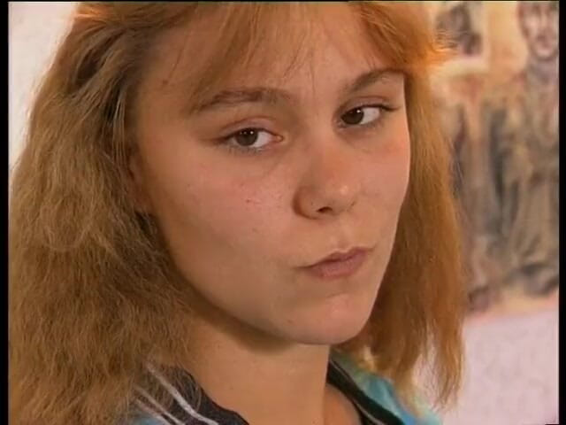 Crispy Teens: Блондинку-тінку пестять пальцями перед камерою