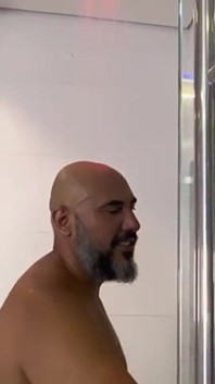 Dietro le quinte di questo delizioso sesso con la bruna e il mulatto più sexy della piattaforma
