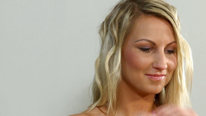 Castings Gone Wild: Amatur blonde mengambil zakar besar dalam pepek ketatnya