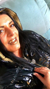 Pigiama davanzale di nickelson lucido pov. Pecorina, gola profonda e doppio sperma sulla mia giacca