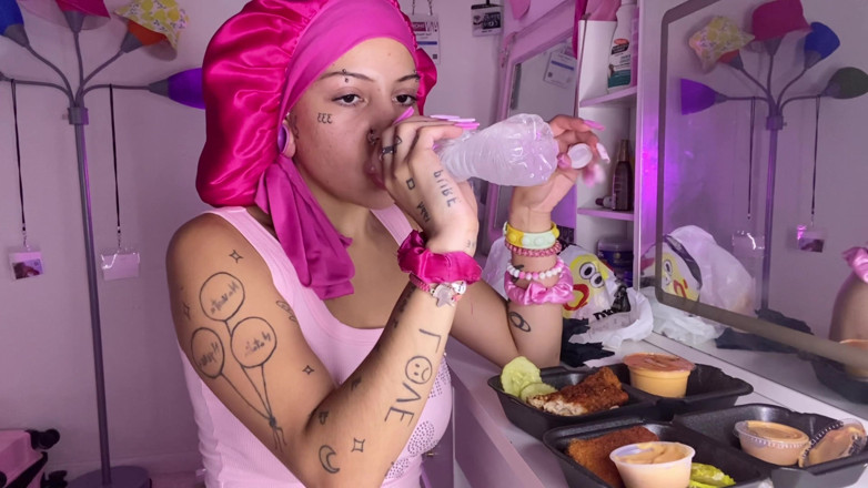 Nali Marie: Mukbang Spicy Food Asmr Long Nails Messy Facestuffing Vlog