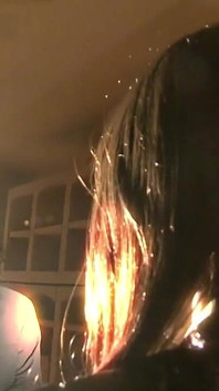 Azgın tanrıça ortaya çıkıyor ve çok hızlı sakso çekiyor