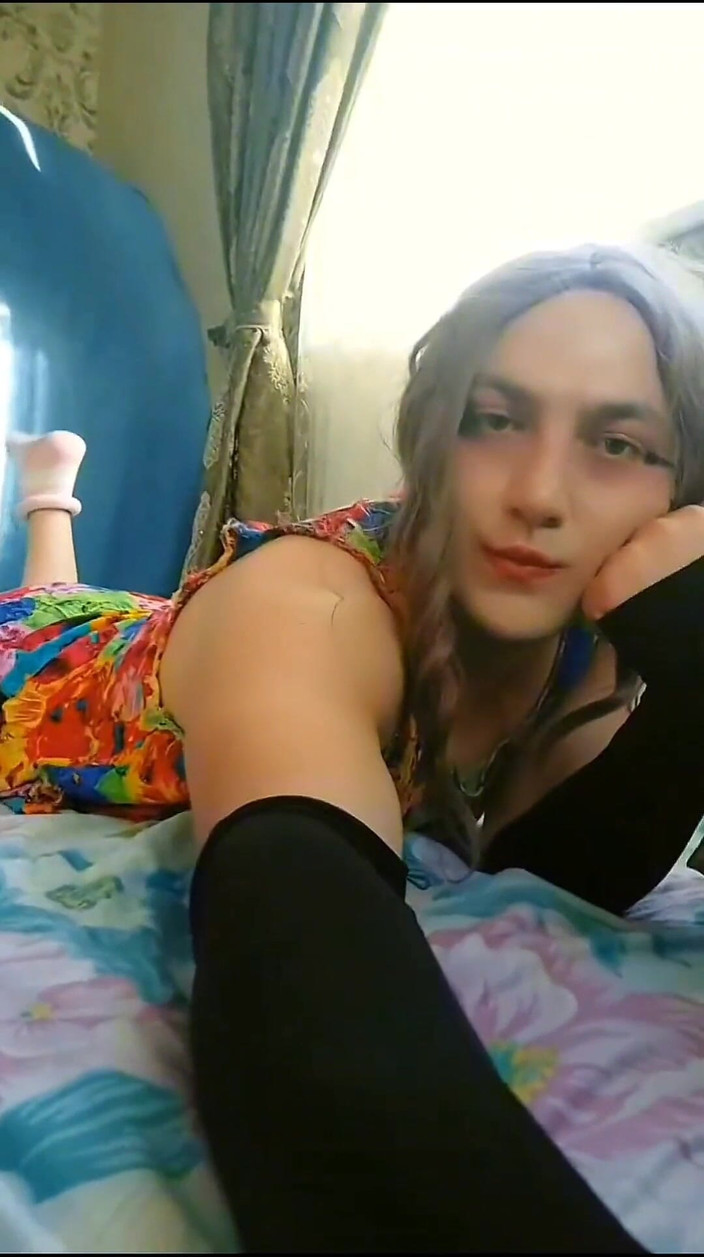 Kitty_Cross: Twerk yapan büyük beyaz götlü travesti kadın kılıklı amatör eşcinsel.