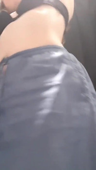 피팅룸에서 자위하는 섹시한 십대