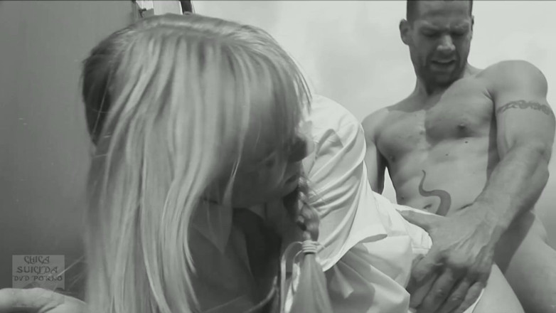Chica Suicida DVD: Klasik 2 blonde seksi kongkek zakar besar di ladang
