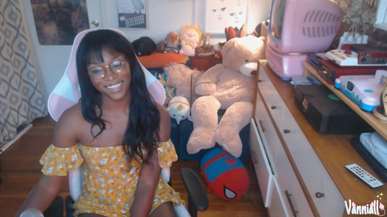 Vanniall: Ebony Trans Dívka od vedle Vanniall zvedne své letní letní...