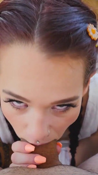 Zrzka kočička Daisy Love POV polykání kouření