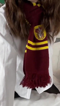 Transfem Hermione anale neukpartij met Slytherin-meisje na de lessen