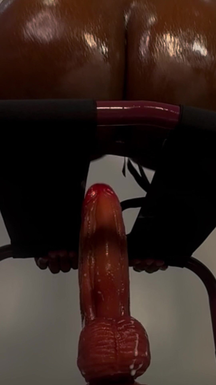 SEXXY-DAISY: Încărcătura uriașă de spermă din pizda mea m-a făcut să...