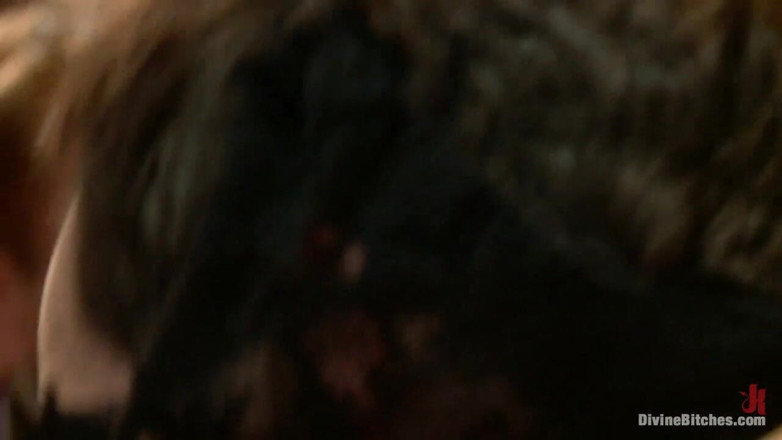 Divine Bitches by Kink: Gedemütigter cuck mit sperma bedeckt