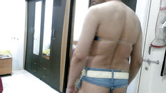 Cute & Nude Crossdresser: Sexy sissy crossdresser femboy sweet lízátko v džínové podprsence s...