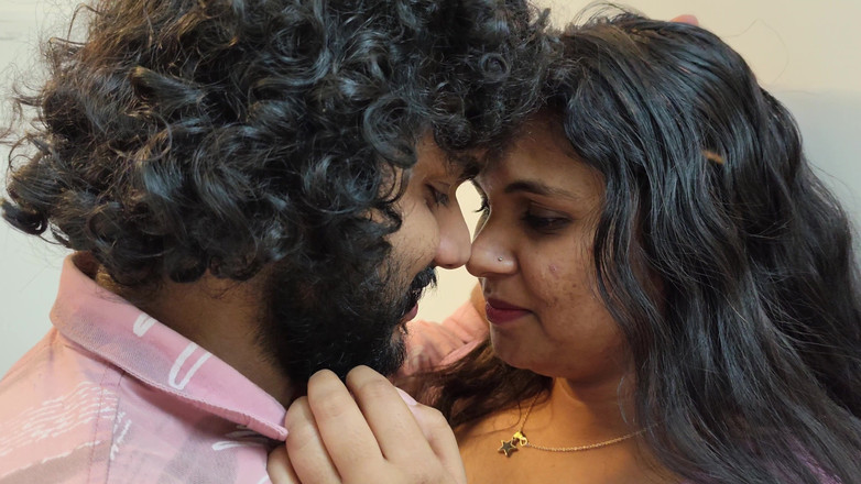 Vaigavarun45: Stranger Boy Enters a Unknwon Girl House and Doing Hot...