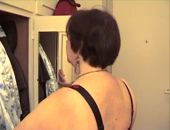 Hard Lesbians: Величезна зріла мастурбує зі своїм другом