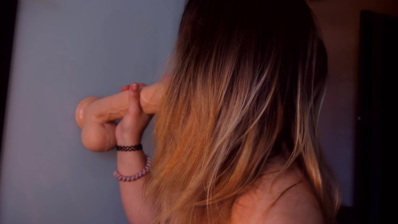 Adelina Sugar: Pompino pov con un cazzo mostruoso