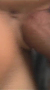 Sexy děvka dostane zadek ošukaný velkým tvrdým ptákem v parku