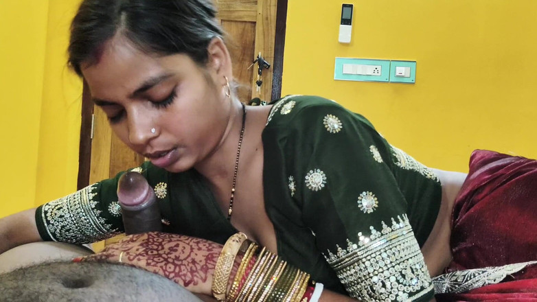 Nikku: 我第一次和我的前女友玩后入式啪地语热辣的印度情侣