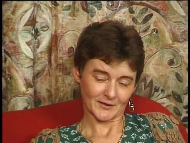 VintageXMovies: Vovó vizinha me promete dinheiro se eu transar com ela