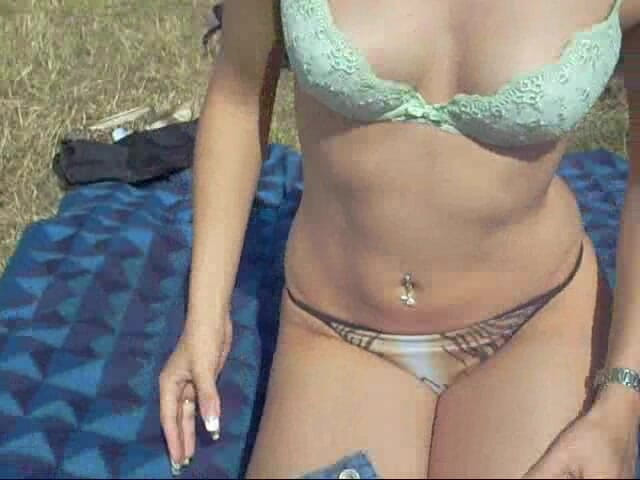 Blondehexe: Slip Inserido na Buceta