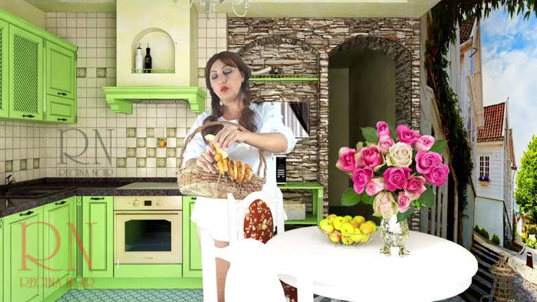 Regina Noir: Pembantu rumah yang ceria tanpa seluar dalam makan banyak pisang...
