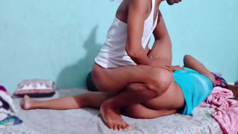 Amina begum: Ragazza indiana posay desi styles fuke