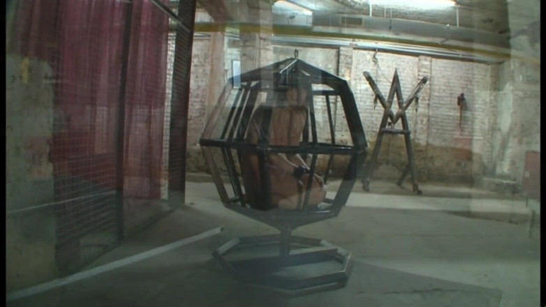 Absolute BDSM films - The original: Vernederend poesje uitrekken en penetreren seksspeeltjes