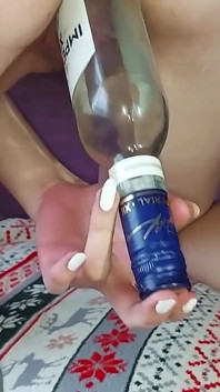 Đụ chị kế của tôi với một cái chai sâu nhất có thể