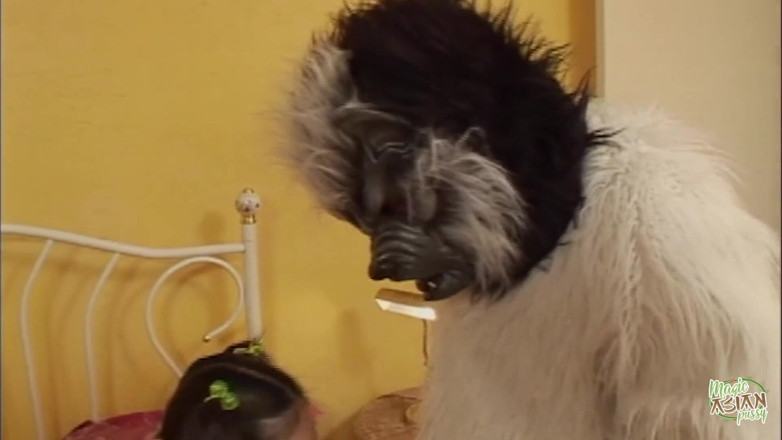 Magic Asian Pussy: Lelaki Yeti ini Membuat Bunyi Kuat Semasa Jalang Ini Menghisap...