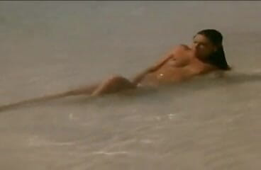 Perfect Porno: chhote stan vaali kamsin samudr tat par apni choot men...