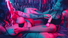 Evol Feet: Brat lesbické lechtání a orgasmus