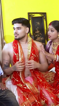 Neu verheiratete desi junge ehefrau von ihrer Jeth vor ihrem ehemann gefickt, der sich zu dreier analfick (Hindi audio)