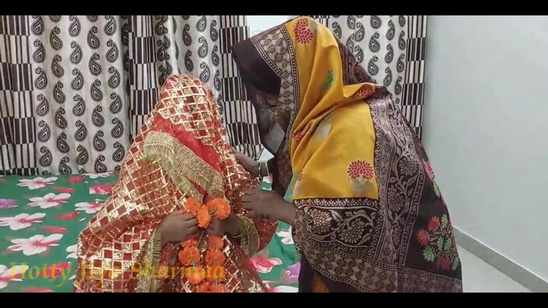 Desi Club House: Everbest Hintli çift ilk düğün gecesi seks kayınvalidesiyle üçlü seks yapıyor