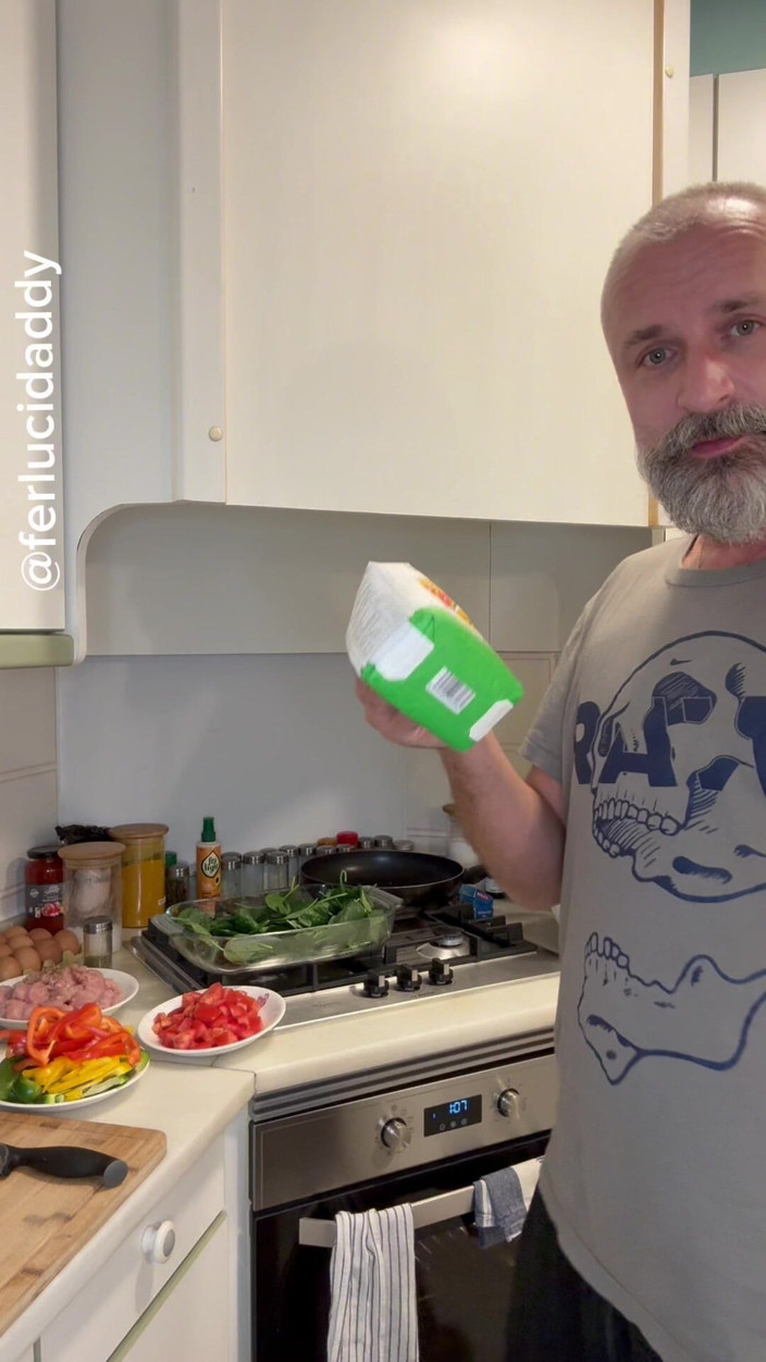 FerLuci: Naked Cooking