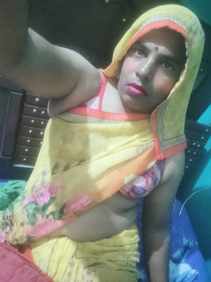 Sonusissy: Travestit indian sexy Sonusissy în sari galben