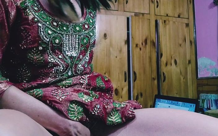 Bolly Karma: Istri nakal yang ngentot sama kontol besar pria kulit hitam...