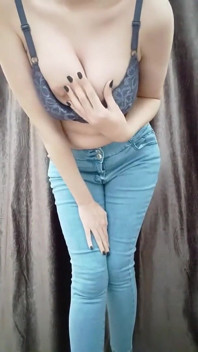 Hot Girl Showing the Big Boob and Pusssy Fingering