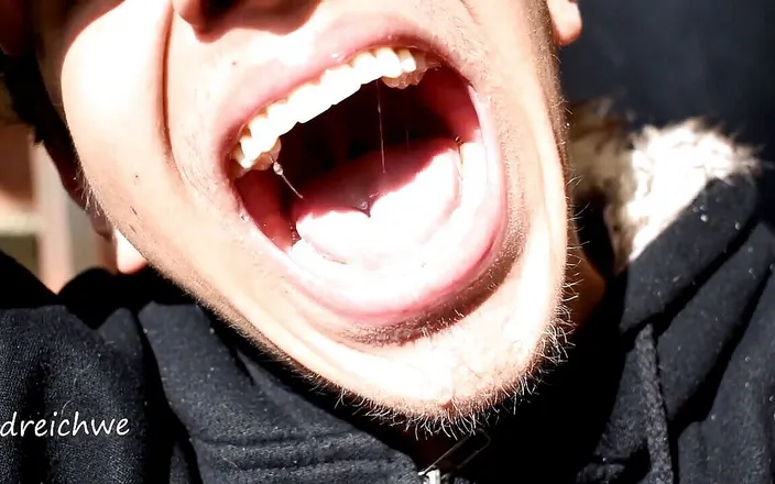 Dreichwe: Tongue game