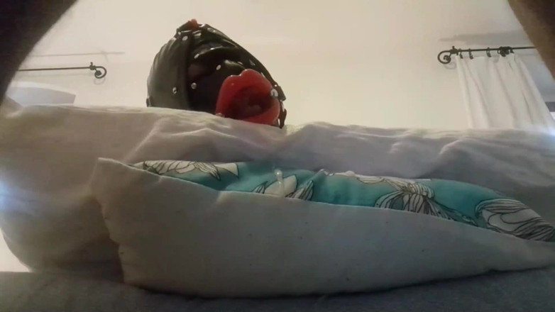 LauraOnHeels: MILF Scopata in Bocca Con Ring Gag