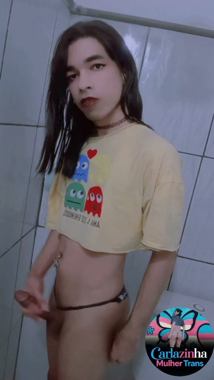 Srta. Carla: Carlazinha Safada Naked on Her Knees Asking for Cum on...