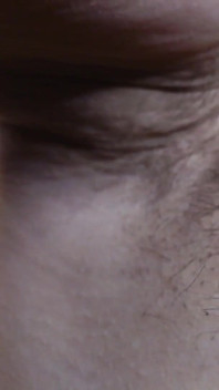 Detailní záběr na svěží růst chlupatá podpaží