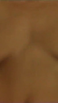 그녀의 입에 사정하는 거대한 자지에 따먹히는 아름다운 젊은 거유 간호사