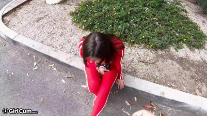 GIRLCUM: Tampilan Publik
