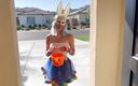 Big Bunny: Halloween trick-or-treat slecht konijntje krijgt snoep sperma en spuit op...