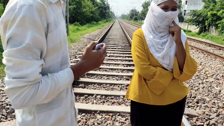 Indian Teen Girl's: Seks na świeżym powietrzu przyrodni brat i przyrodnia siostra na zewnątrz...