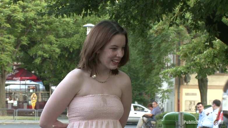 Public Disgrace by Kink: Sandra Romain powraca w akcji dominuje niczego niepodejrzewającego brytyjskiego sub!!!
