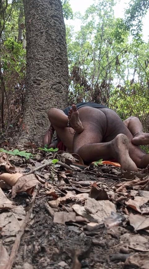Auntixxx 69: Godersi il sesso nella foresta con la cognata